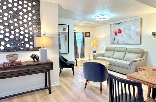 Modern 2BR Townhouse | $2000/month | Downtown Access #N39
