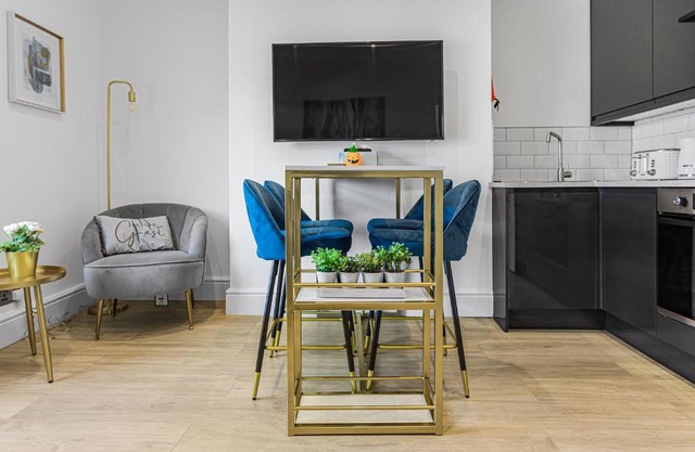 Modern 3 and 2 bedroom apartment in Maida Vale