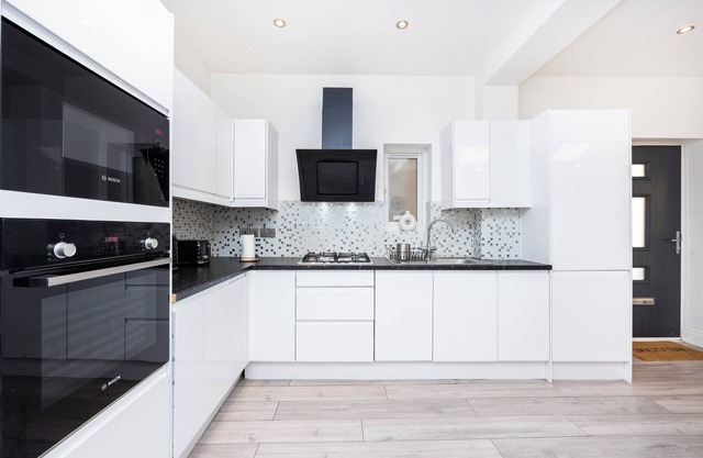 Modern 3 Bedroom Apartment in North West London