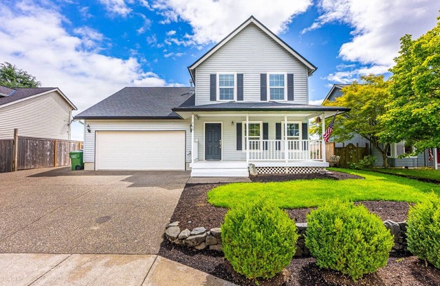 Modern 3 Bedroom Farmhouse of Dundee - Amazing Views, Fire Pit and Comfort