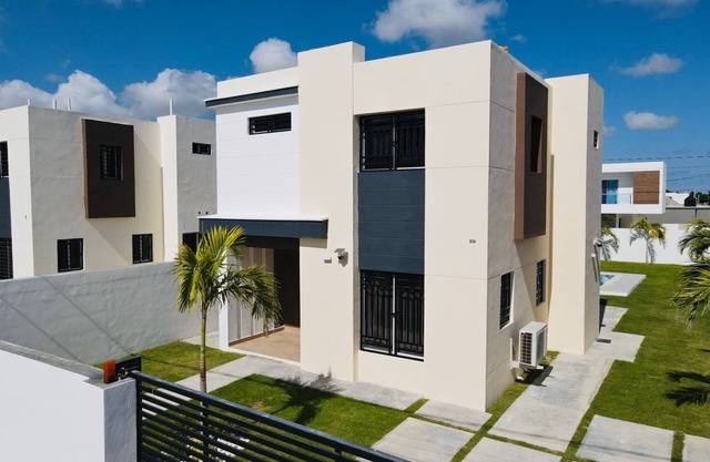 Modern 3-bedroom villa WiFi -Private pool - Private yard- BBQ- in Punta Cana