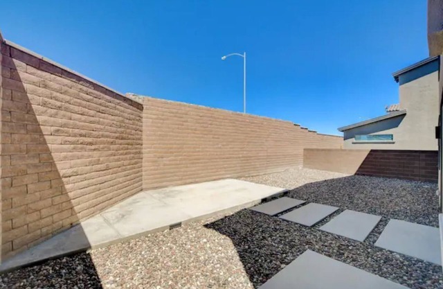 Modern 3BR 2.5bath home North LV