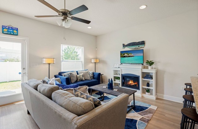 Modern 3BR Townhome | Pool Access | Near Publix Sports Park & Beaches | Sleeps 9
