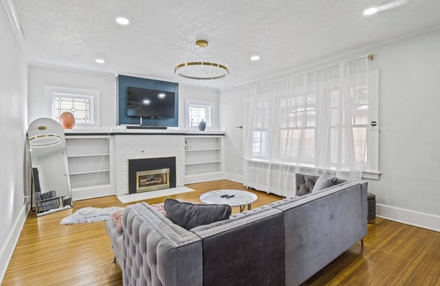 Modern 3br w/KING master. Mins to Strong, UR, RIT