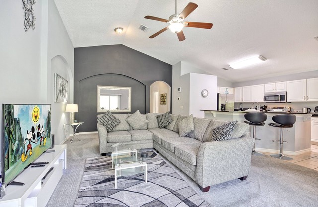 Modern 4 bed 3 bath villa private pool - with Complimentary Pool Heat