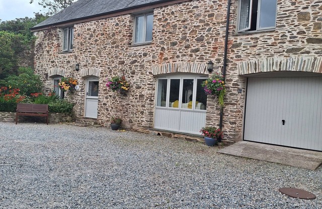 Modern 4 bed Cottage In Rural Setting close to beach. 1.5 Acres of shared Garden