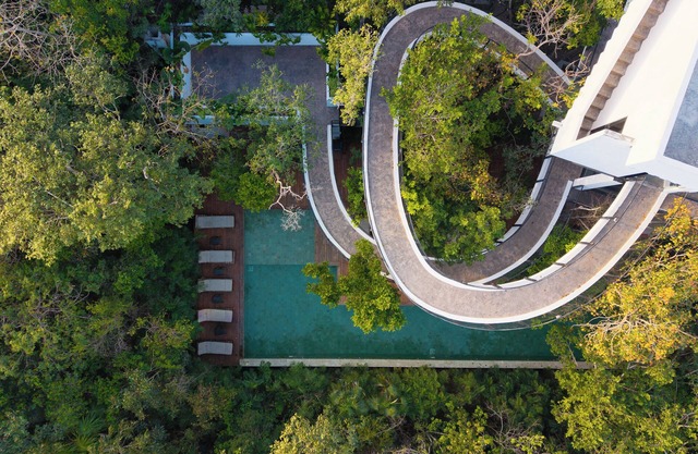 Modern 4 Bedroom Villa with Rooftop Pool Near Tulum Beach