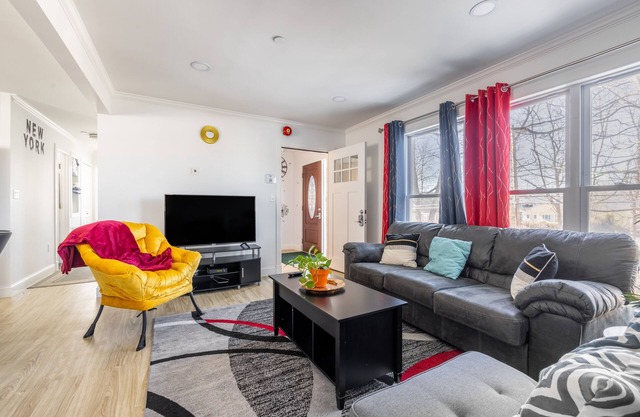 Modern 4BD/3BA w/Parking & deck & 29 min>NYC