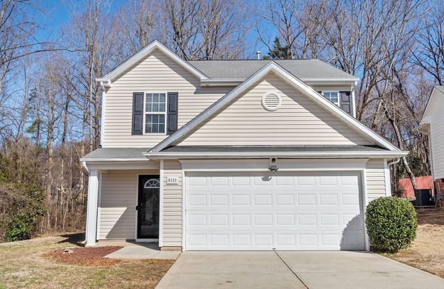 Modern 4BR Oasis - Near Airport & Uptown