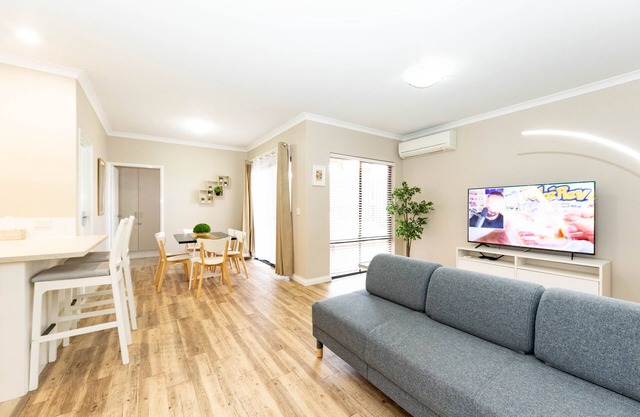 Modern 4X2 Perth house near Stadium/Casino/Airport
