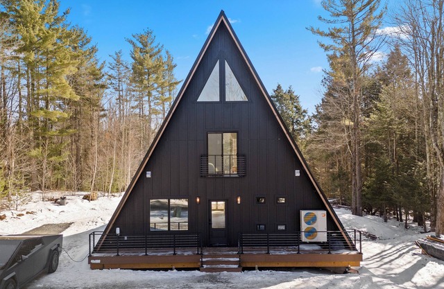 Modern A-Frame Cabin 3BR + Loft Luxury Retreat in Windham, NY