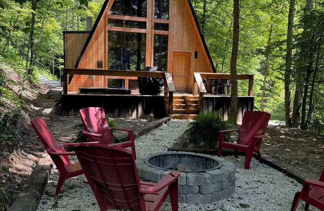 Modern A-Frame-Hot Tub-Gaming Area-EV Charger-10 Minutes to Slade