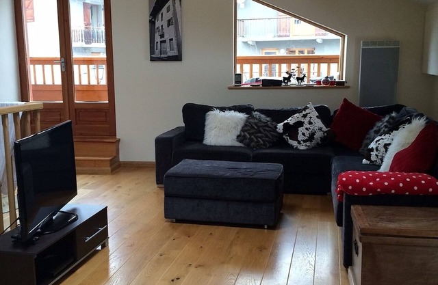 Modern Alpine Luxury Duplex Apartment With Mountain Views, Log Burner & Balcony
