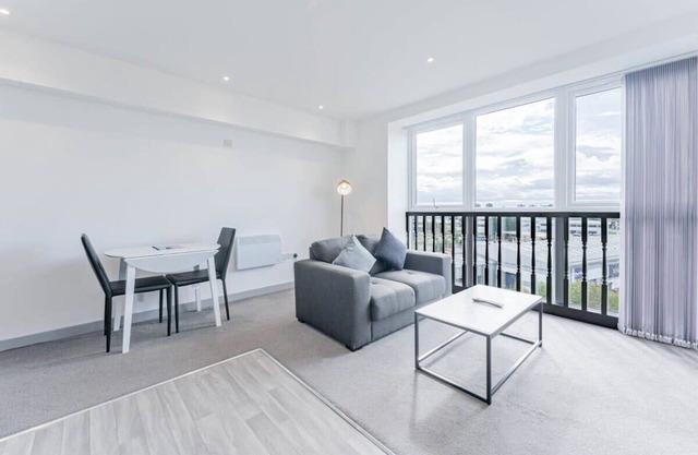 Modern and Bright 1 Bed Apartment in Dudley
