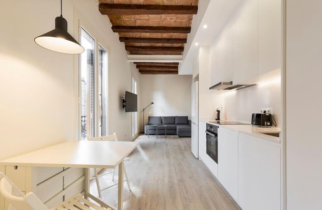 Modern and bright apartment well located in Gracia