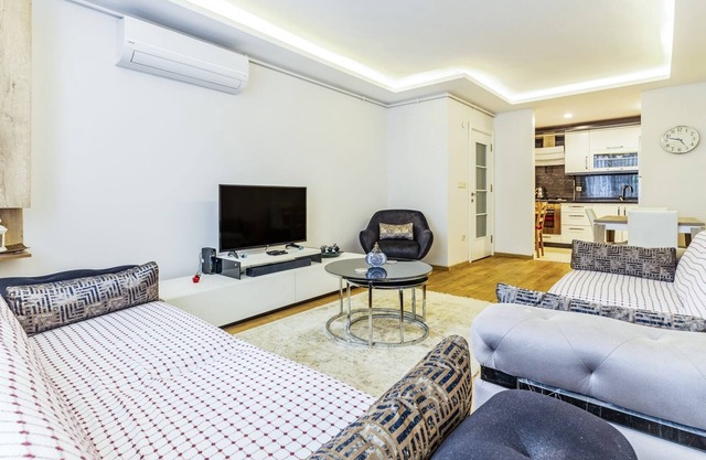Modern and Central Flat Near Seashore and Marmaray