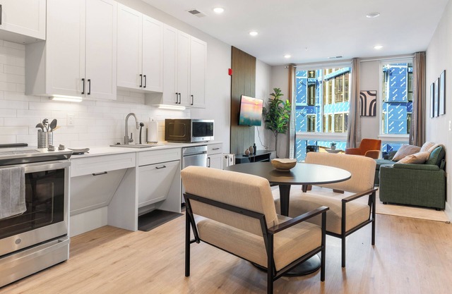 Modern and Comfy 1 Bedroom Apartment
