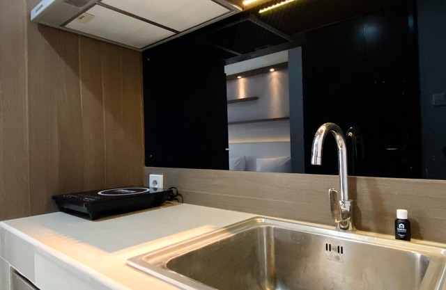 Modern And Comfy Studio At Pollux Chadstone Apartment