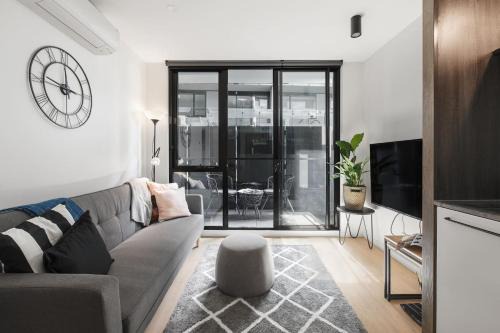 Modern and Cosy Parkland Retreat near Yarra River