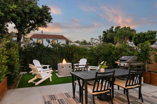 Modern and Cozy in PB with Patio and Firepit