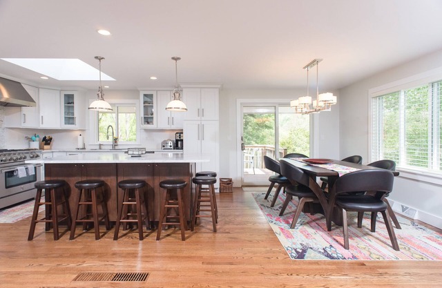 Modern And Spacious Berkshires Retreat 5 bdrm 3 bath