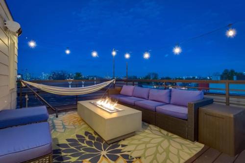 Modern And Spacious Townhouse Blocks from Downtown