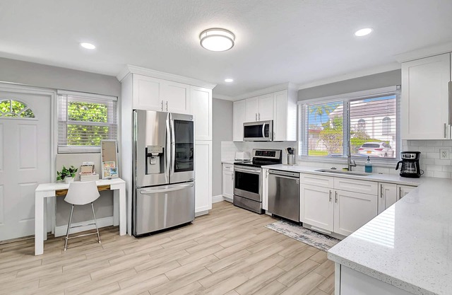 Modern and Updated Delray Beach Escape Sleeps 10!