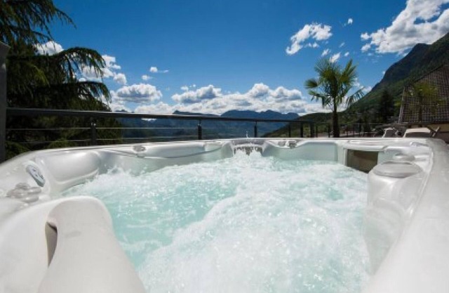 Modern Apartment "App. Vernatsch" with Mountain View and shared pool