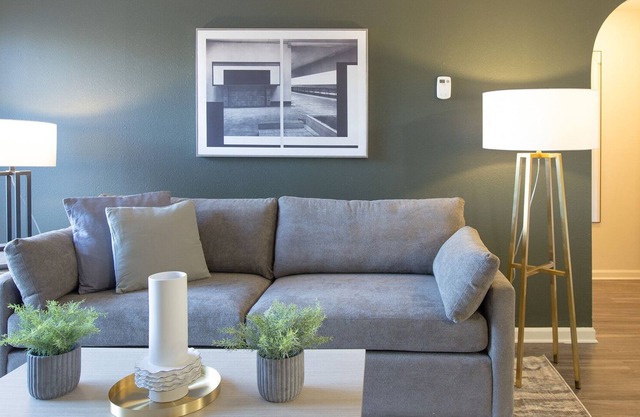 Modern Apartment in Prime Location (ID7894X33)