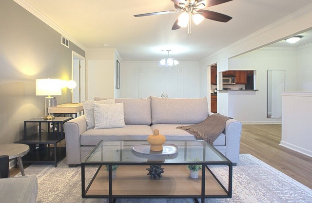 Modern Apartment in Prime Location (ID7981X10)