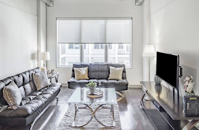 Modern Apartment in Prime Location (ID1206X595)