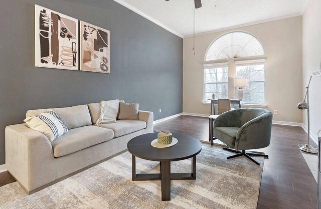 Modern Apartment in Prime Location (ID3244X73)