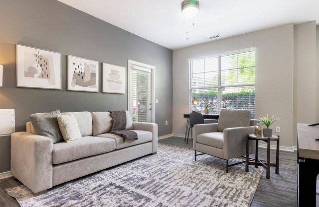 Modern Apartment in Prime Location (ID8636X41)