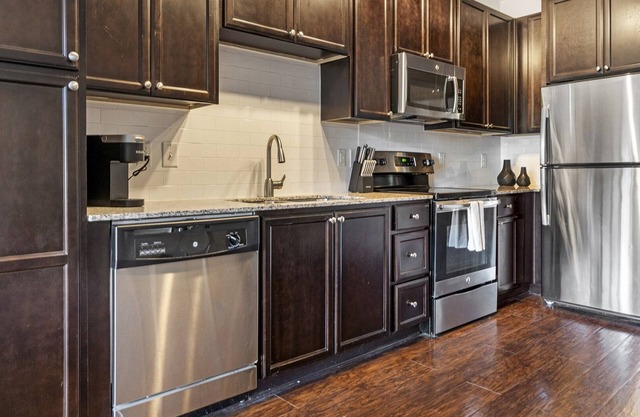 Modern Apartment in Prime Location (ID5860X16)