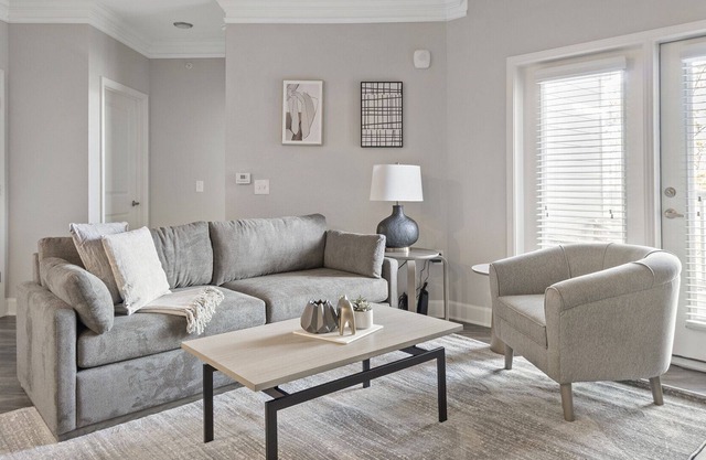 Modern Apartment in Prime Location (ID6633X16)