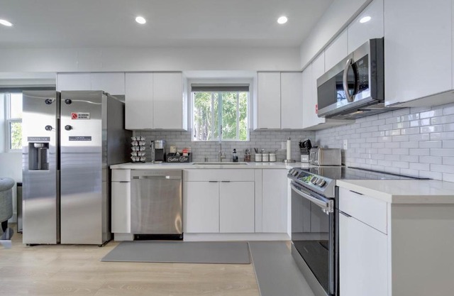 Modern Apartment in Studio City