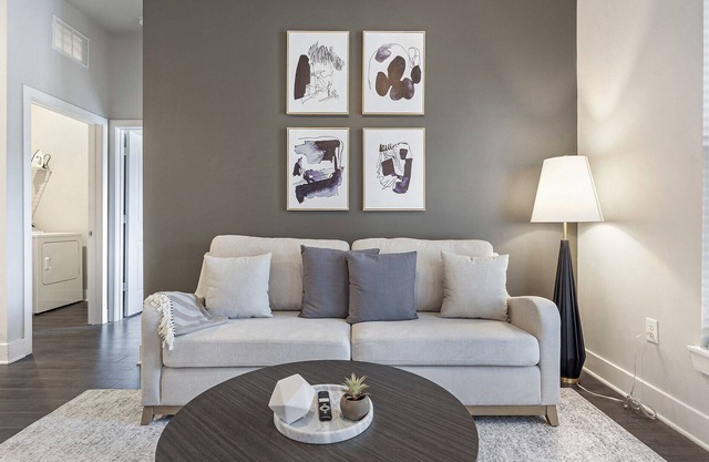 Modern Apartment in Prime Location (ID9794X37)
