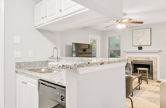 Modern Apartment in Prime Location (ID6735X37)