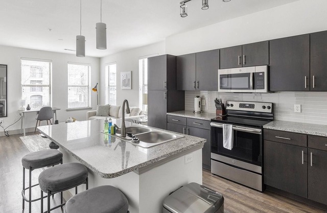 Modern Apartment in Prime Location (ID1403X364)