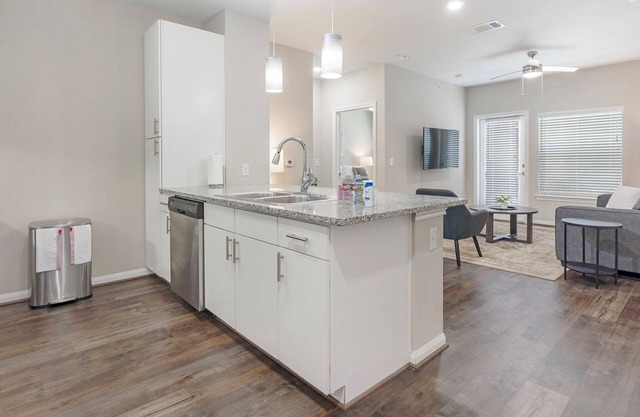 Modern Apartment in Prime Location (ID7293)