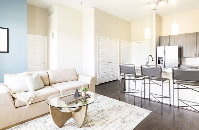 Modern Apartment in Prime Location (ID7297)