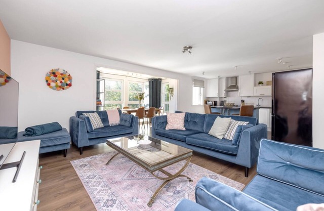 Modern apartment near Saughton Rose Gardens