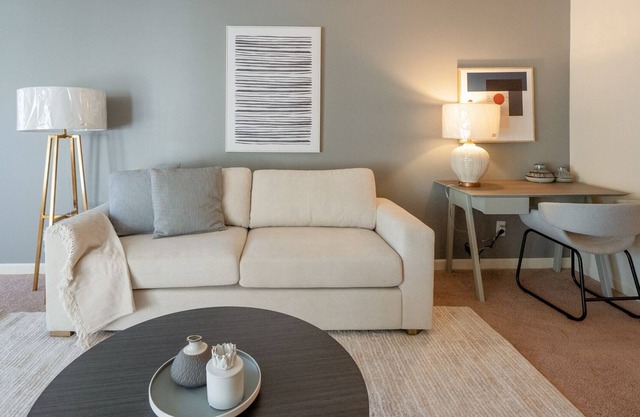 Modern Apartment in Prime Location (ID7913X24)