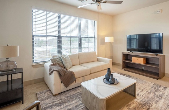 Modern Apartment in Prime Location (ID7243X65)