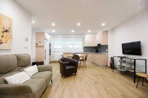 Modern apartment well connected