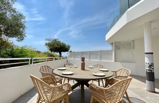 Modern Apartment with A/C, Double Garage, 1km from Beach, Sète