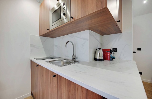 Modern Apt - 2BD/6P - near Paris