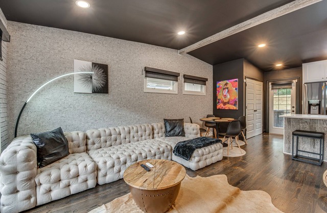 Modern Atlanta Retreat: Private Hot Tub & Yard!