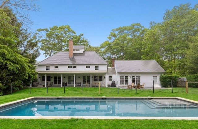 Modern Barn-Style Home with State-of-the-Art Finishes, High Ceilings and...