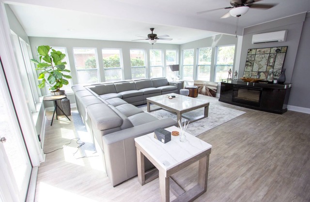 Modern Beauty in Tallahassee, convenient to FSU, FAMU, downtown, and capitol.